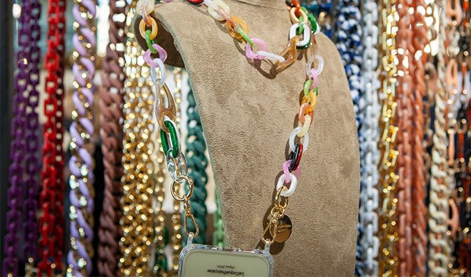 Les colliers chaînes à gros maillons en résine multicolore de La Coque Française