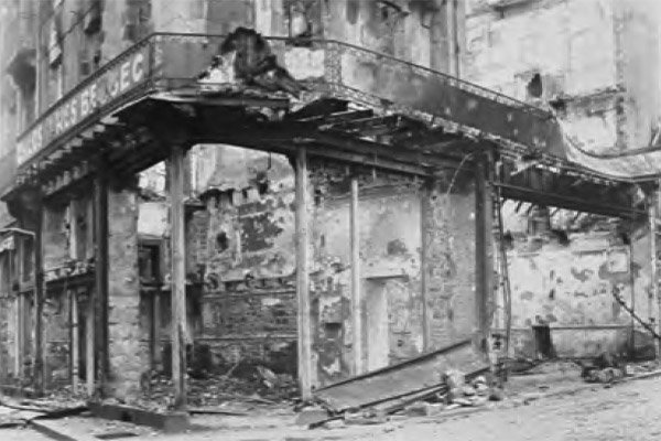 La boutique de Saint-Malo en ruines - Août 1944