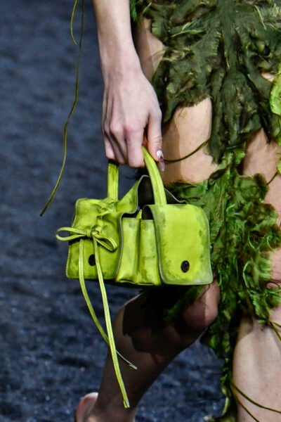 Acne Studio AH 2023/2024 Mini sac en cuir vintage vert printemps multipoches porter main