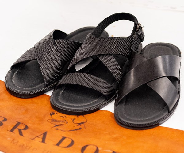 Sandales noires en cuir. BRADOR. Made in Italy